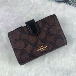 COACH MEDIUM CORNER ZIP WALLET & SIGNATURE CANVAS